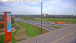 I-35/I-80 at Westown Parkway – Mile Marker 123.5 – West Des Moines