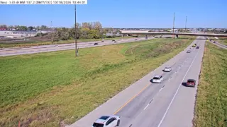 I-35/I-80 at Eastbound Exit to I-35 Northbound – East Mix – Mile Marker 137.2 – Ankeny