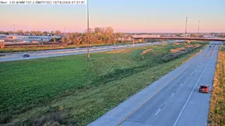 I-35/I-80 at Eastbound Exit to I-35 Northbound – East Mix – Mile Marker 137.2 – Ankeny