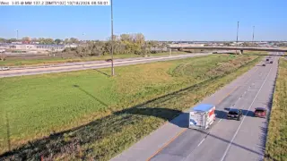I-35/I-80 at Eastbound Exit to I-35 Northbound – East Mix – Mile Marker 137.2 – Ankeny